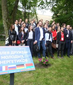 В сквере «Янтарьэнерго» появилась «Аллея дружбы молодых энергетиков» В сквере «Янтарьэнерго» появилась «Аллея дружбы молодых энергетиков»