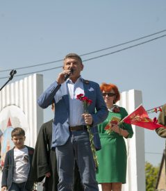Ветеранов поселка Прибрежный поздравил Игорь Маковский
