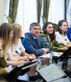 Состоялась встреча генерального директора АО «Янтарьэнерго» И.В. Маковского со студентами профильного стройотряда