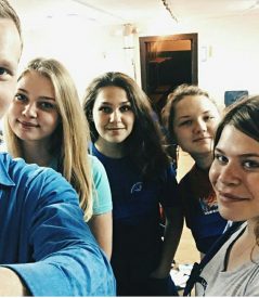 Прекрасная половина стройотряда «Резонанс» приступила к работе