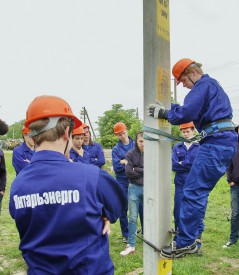 Студенты стройотряда попробовали свои силы на учебном полигоне «Янтарьэнерго»