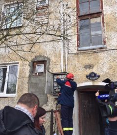 Продать машину, чтобы погасить долг за свет